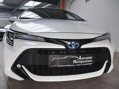 Gebraucht Toyota Corolla Hybrid Team 122 PS (89 kW) 2022 Weiß Limousine