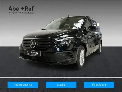 Gebraucht Mercedes EQT200 89 kW (122 PS) 2025 Schwarz Van / Kleinbus