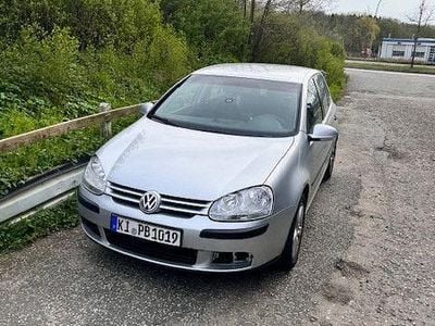 Usata VW Golf IV Comfortline 102 CV (75 kW) 2004 Argento Berlina