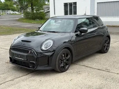 Używany Mini Cooper S Classic 178 KM (130 kW) 2021 Czarny Hatchback