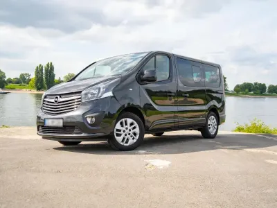 Gebraucht Opel Vivaro 145 PS (106 kW) 2016 Schwarz Van / Kleinbus