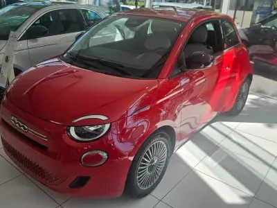 Neu Fiat 500 Icon 65 PS (47 kW) 2026 Rot by red Kleinwagen