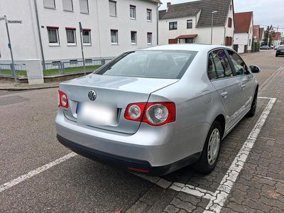 Gebraucht VW Jetta 102 PS (75 kW) 2005 Silber Limousine