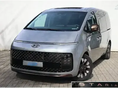 Gebraucht Hyundai Staria Signature 177 PS (130 kW) 2022 Silber Van / Kleinbus