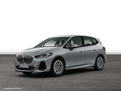 Skyscraper grau metallic Gebraucht 2025 BMW 220 Active Tourer Luxury Line Van / Kleinbus | 35.114 € (Fairer Preis)