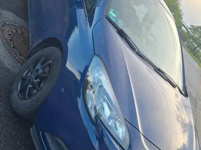 Usado Opel Corsa 90 HP (66 kW) 2015 Azul Citadino