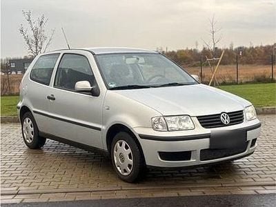 Silber Gebraucht 2000 VW Polo Kleinwagen | 1.500 € (Etwas zu teuer)