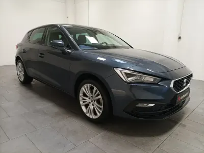 Używany Seat Leon Style 131 KM (96 kW) 2023 Szary Sedan/Limuzyna