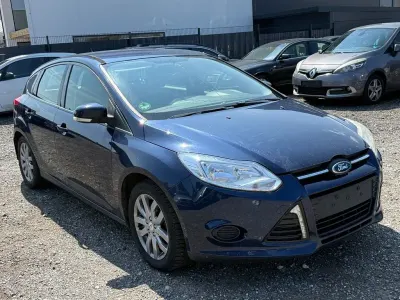 Gebraucht Ford Focus Trend 105 PS (77 kW) 2011 Blau Limousine