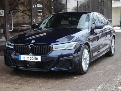Gebraucht BMW 545e M Sport 394 PS (289 kW) 2023 Blau Limousine