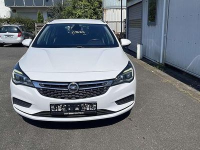 Gebraucht Opel Astra Edition 110 PS (80 kW) 2016 Schneeweiss/summitwhite/arctic Kombi