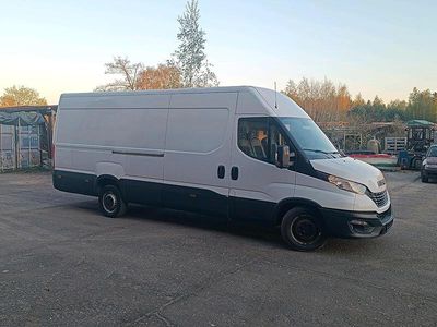 Second-hand Iveco Daily 155 CP (114 kW) 2021 Alb Monovolum