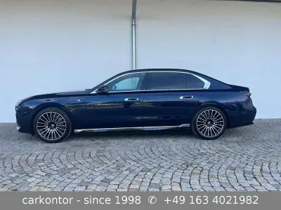 Second-hand BMW i7 M Sport 400 kW (544 CP) 2025 Albastru Berlinǎ