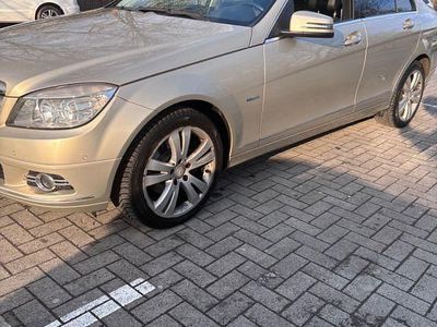 Usata Mercedes C180 Elegance 156 CV (114 kW) 2009 Oro Berlina