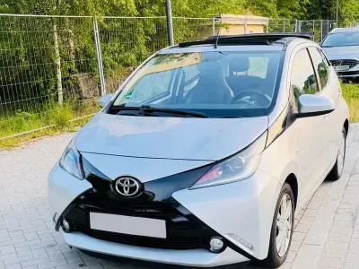 Gebraucht Toyota Aygo X-play 69 PS (50 kW) 2015 Silber Kleinwagen