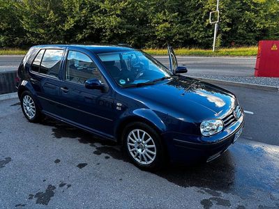 Usata VW Golf IV 75 CV (55 kW) 2002 Blu Utilitaria