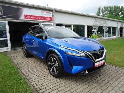 Gebraucht Nissan Qashqai N-Connecta 158 PS (116 kW) 2023 Magnetic blue metallic/dach in SUV