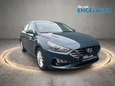 Gebraucht Hyundai i30 Edition 30 120 PS (88 kW) 2021 Blau Limousine