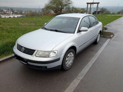 Używany VW Passat Trendline 125 KM (91 kW) 1998 Srebrny Sedan/Limuzyna