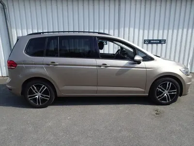 Gebraucht VW Touran Highline 150 PS (110 kW) 2020 Beige Van / Kleinbus