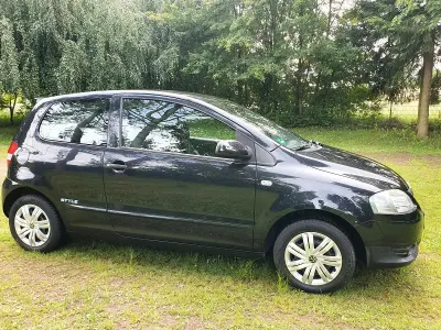 Gebraucht VW Fox 60 PS (44 kW) 2011 Schwarz Kleinwagen