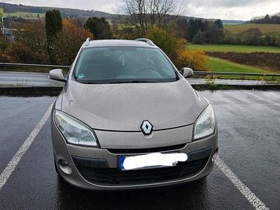 Gebraucht Renault Mégane III 110 PS (80 kW) 2010 Gold Kombi
