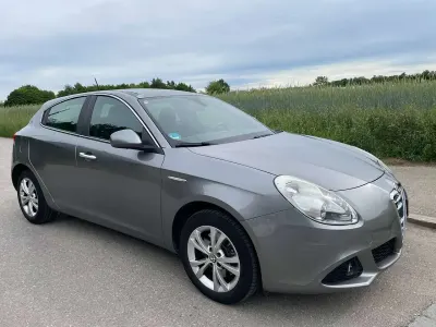 Gebraucht Alfa Romeo Giulietta Turismo 140 PS (102 kW) 2011 Grau Kleinwagen