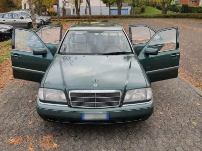 Gebraucht Mercedes C180 Elegance 122 PS (89 kW) 1993 Grün Limousine