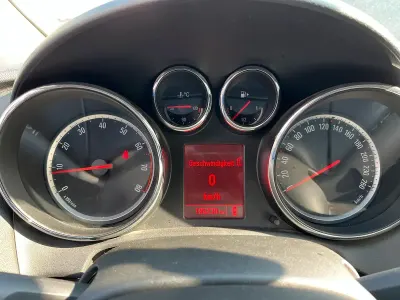 Gebraucht Opel Astra 140 PS (102 kW) 2012 Schwarz Kombi