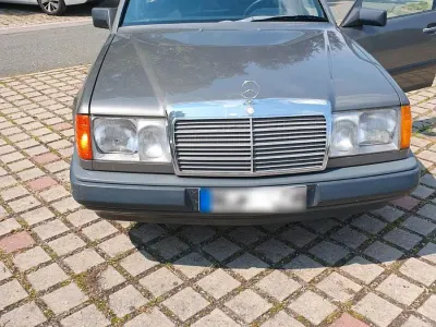 Gebraucht Mercedes 230 132 PS (97 kW) 1986 Grau Limousine