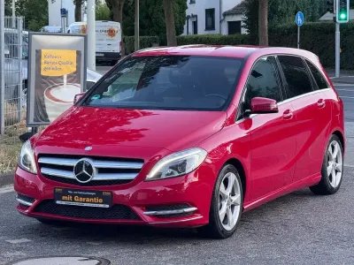 Gebraucht Mercedes B180 AMG Edition 1 122 PS (89 kW) 2012 Rot Kleinwagen