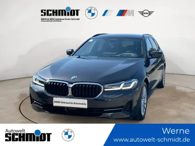 Gebraucht BMW 530e Shadowline 292 PS (214 kW) 2023 Sophistograu brillanteffekt Kombi