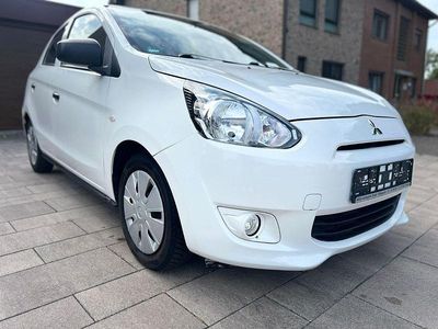 Gebraucht Mitsubishi Space Star Classic Collection 71 PS (52 kW) 2015 Weiß Limousine