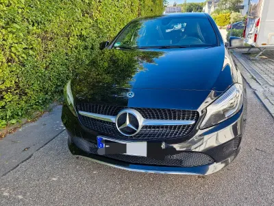 Gebraucht Mercedes A180 Urban 109 PS (80 kW) 2017 Schwarz Kleinwagen