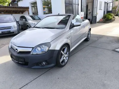 Gebraucht Opel Tigra Sport 90 PS (66 kW) 2006 Starsilber iii m2 Cabrio