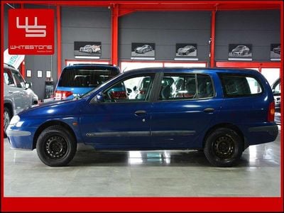 Second-hand Renault Mégane GrandTour 95 CP (69 kW) 2001 Albastru Break