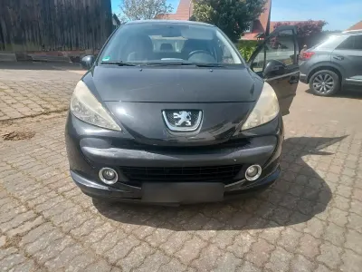 Gebraucht Peugeot 207 Urban Move 75 PS (55 kW) 2008 Schwarz Limousine