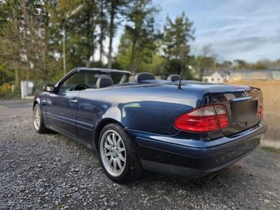 Gebraucht Mercedes CLK200 136 PS (100 kW) 1999 Blau Cabrio