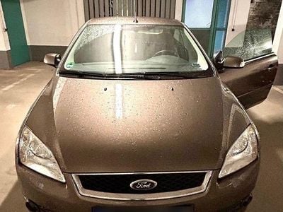 Gebraucht Ford Focus Cabriolet Trend 101 PS (74 kW) 2007 Braun Cabrio