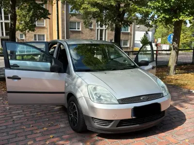Gebraucht Ford Fiesta 80 PS (58 kW) 2005 Silber Kleinwagen