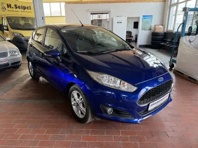 Gebraucht Ford Fiesta Celebration 101 PS (74 kW) 2016 Blau Kleinwagen