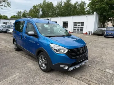 Gebraucht Dacia Dokker Stepway 95 PS (69 kW) 2019 Blau Van / Kleinbus