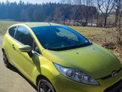 Gebraucht Ford Fiesta 97 PS (71 kW) 2010 Grün Limousine