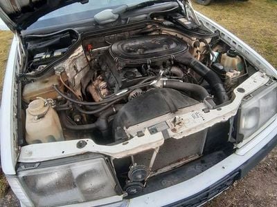 Weiß Gebraucht 1998 Mercedes E230 Limousine | 1.450 €