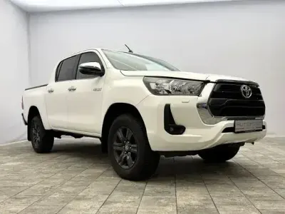 Używany Toyota HiLux 204 KM (150 kW) 2021 Biały Pickup