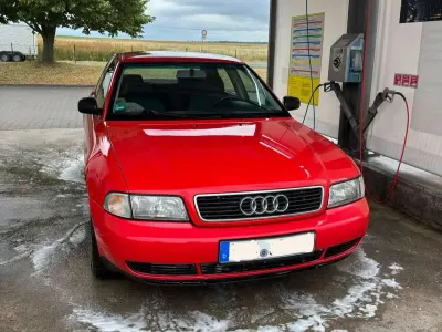 Gebraucht Audi A4 125 PS (91 kW) 1995 Rot Limousine