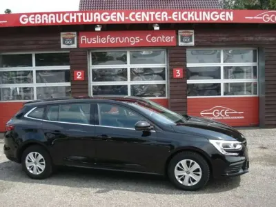 Gebraucht Renault Mégane GrandTour Life 116 PS (85 kW) 2019 Sternenschwarz Kombi