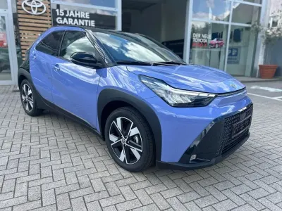 Neu Toyota Aygo X 117 PS (86 kW) 2026 939)/ black mica (209) (schwarz SUV