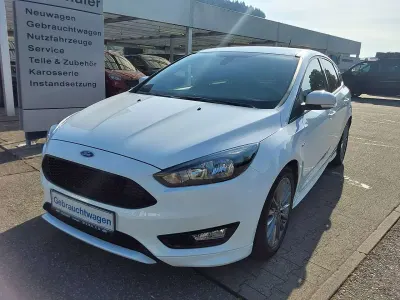 Gebraucht Ford Focus ST-Line 140 PS (102 kW) 2018 Frostweiß Limousine