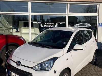 Gebraucht Hyundai i10 67 PS (49 kW) 2017 Weiß Kleinwagen